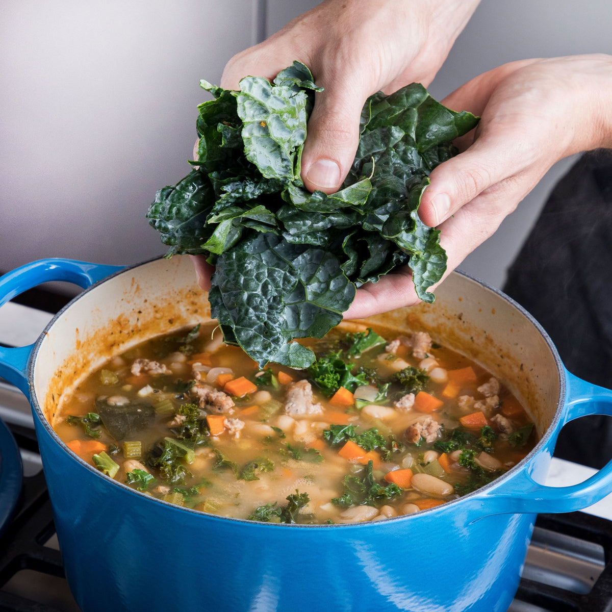 Le Creuset Signature Cast Iron 5.5-quart Marseille Round Dutch Oven