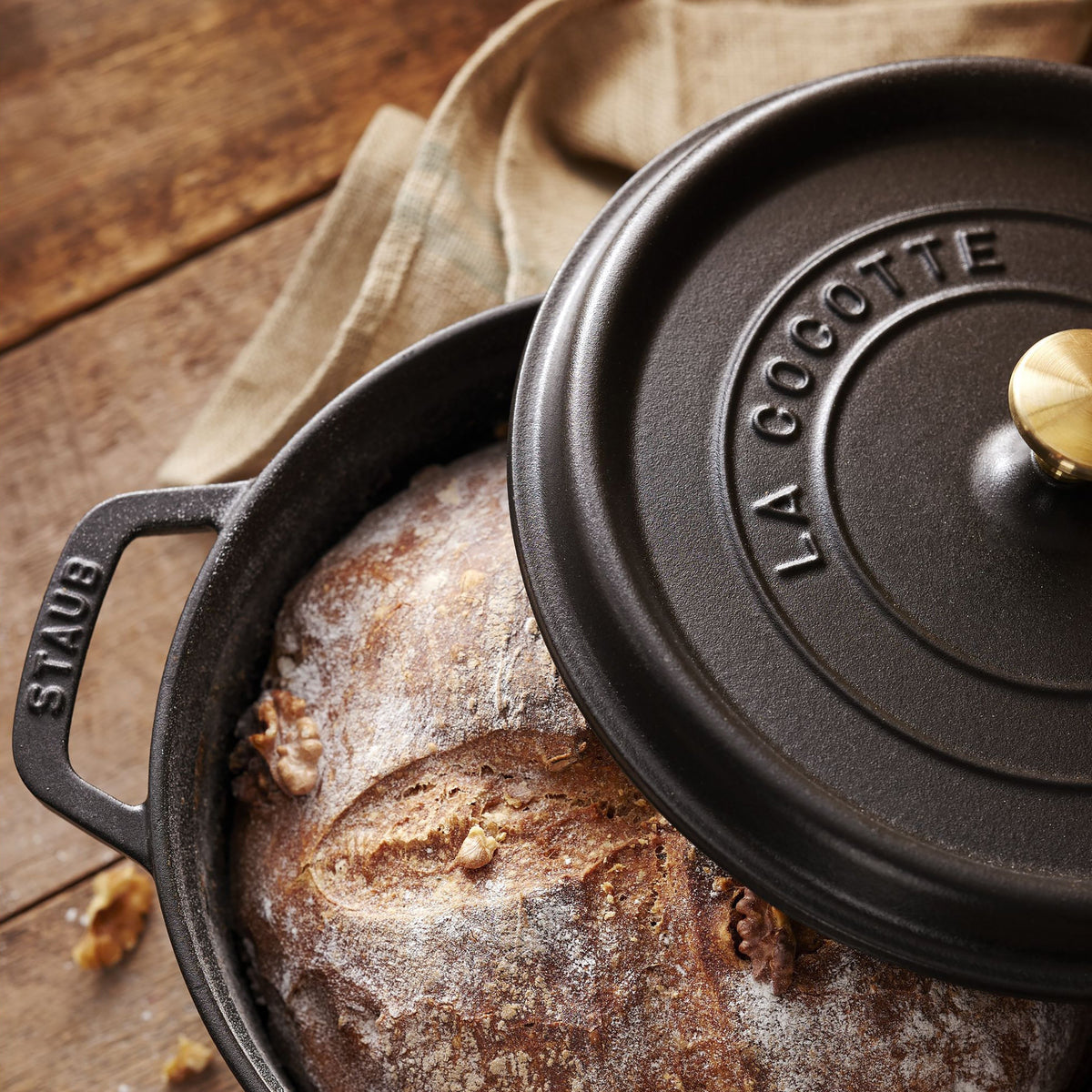 Staub 13.25-quart Matte Black Round Dutch Oven
