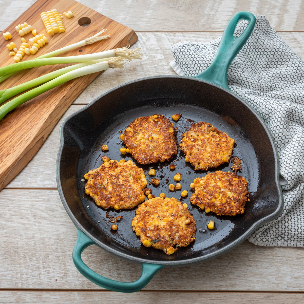 Le Creuset Signature Cast Iron 9" Bleu Riviera Skillet