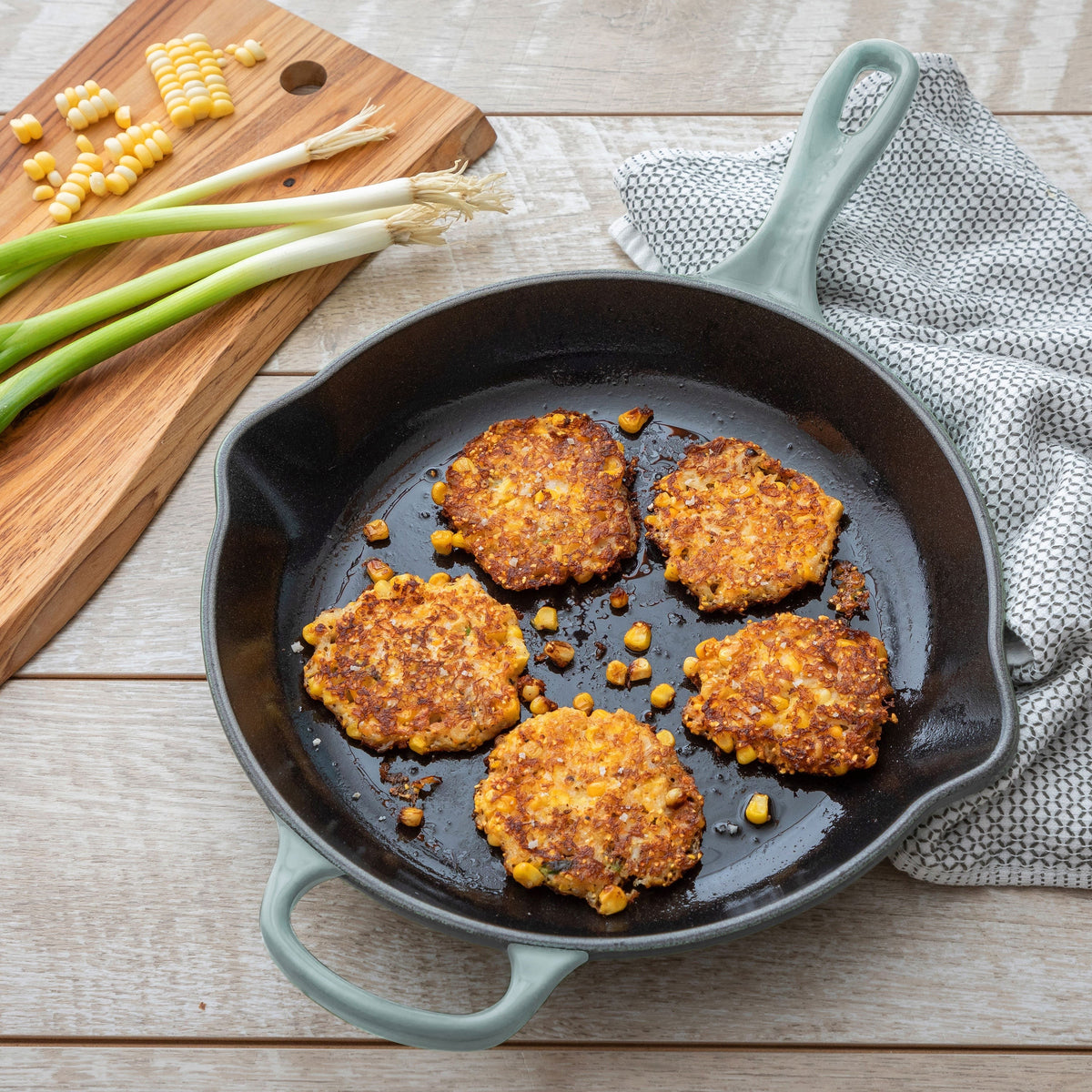 Le Creuset Signature Cast Iron 9" Sea Salt Iron Handle Skillet