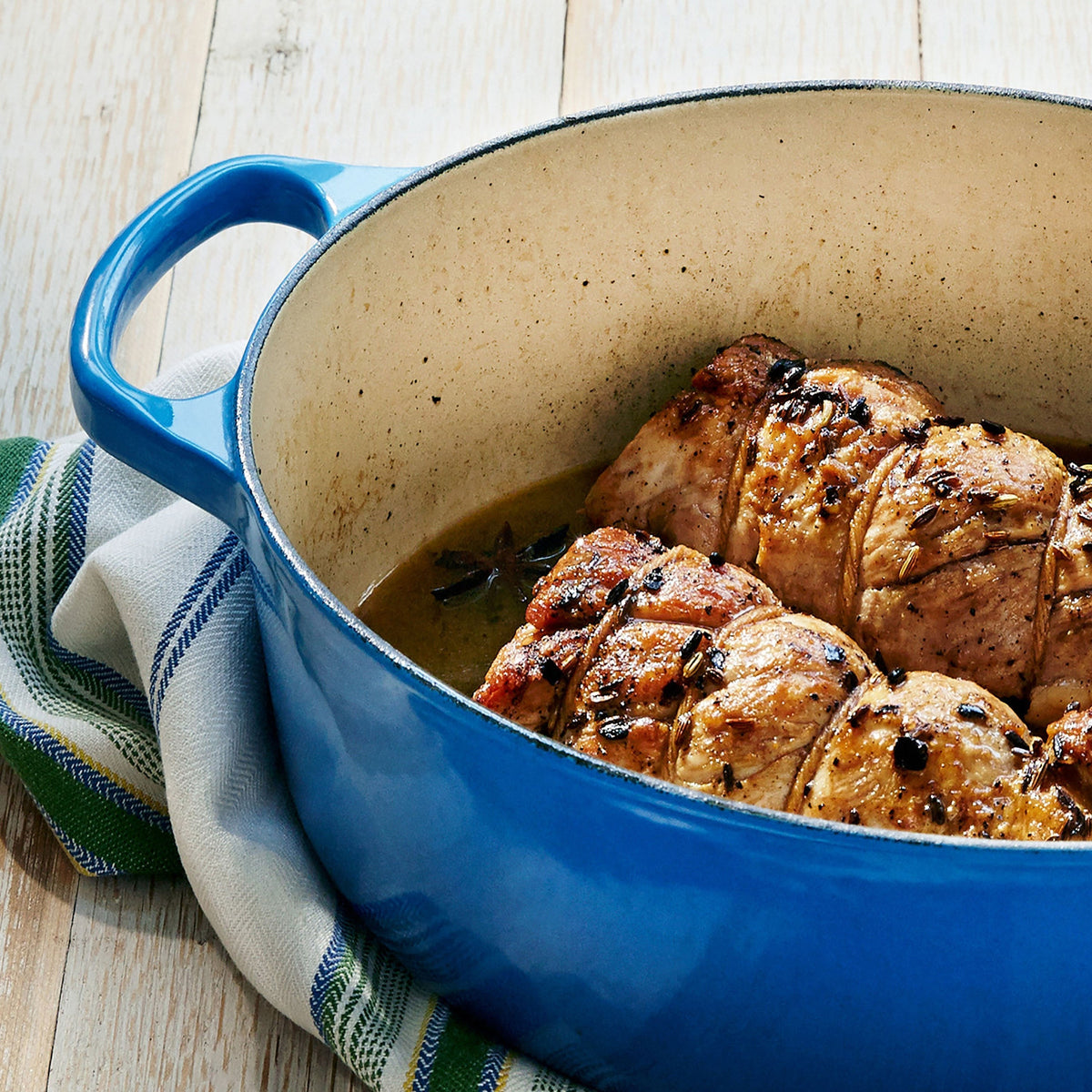 Le Creuset Signature Cast Iron 5.5-quart Marseille Round Dutch Oven