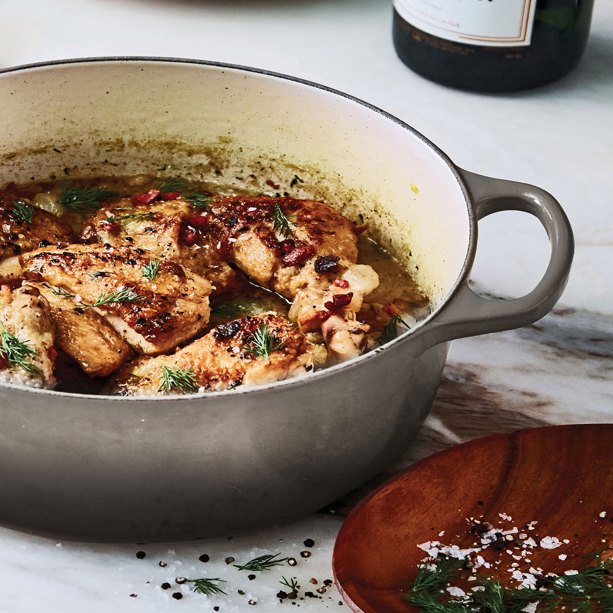 Le Creuset Signature Cast Iron 2.75-quart Oyster Oval Dutch Oven