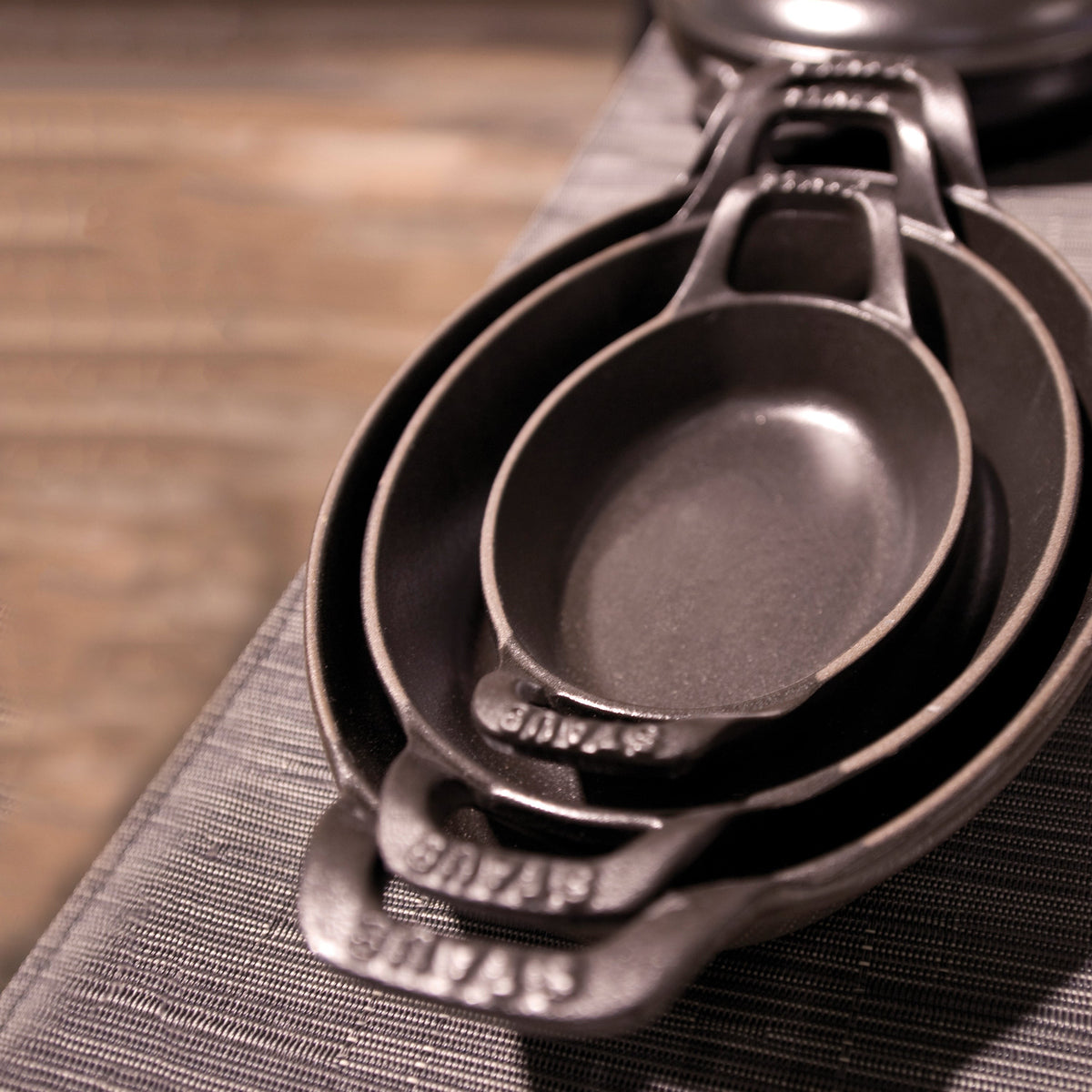 Staub Cast Iron 11" x 8" Matte Black Oval Au Gratin