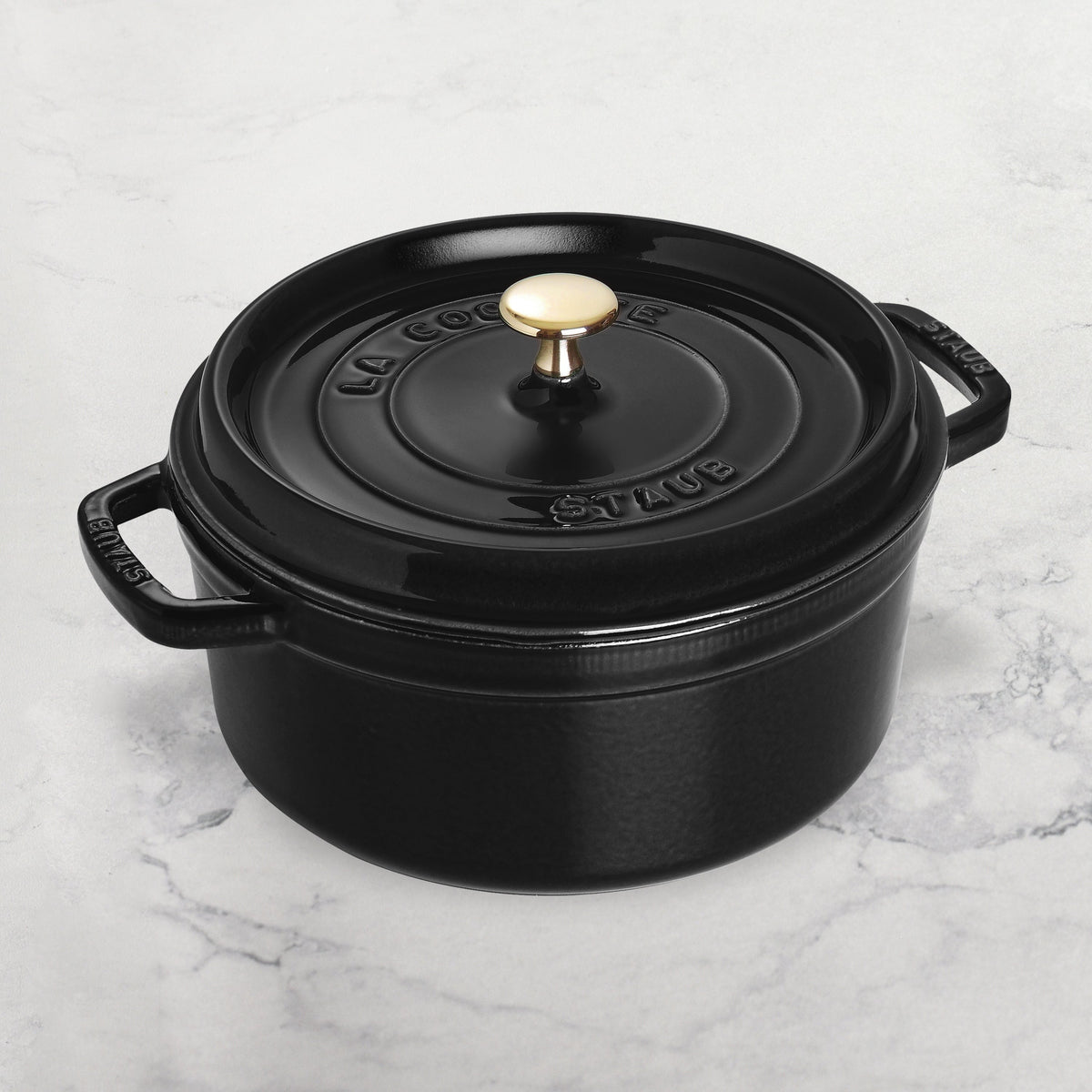 Staub 7-quart Matte Black Round Dutch Oven