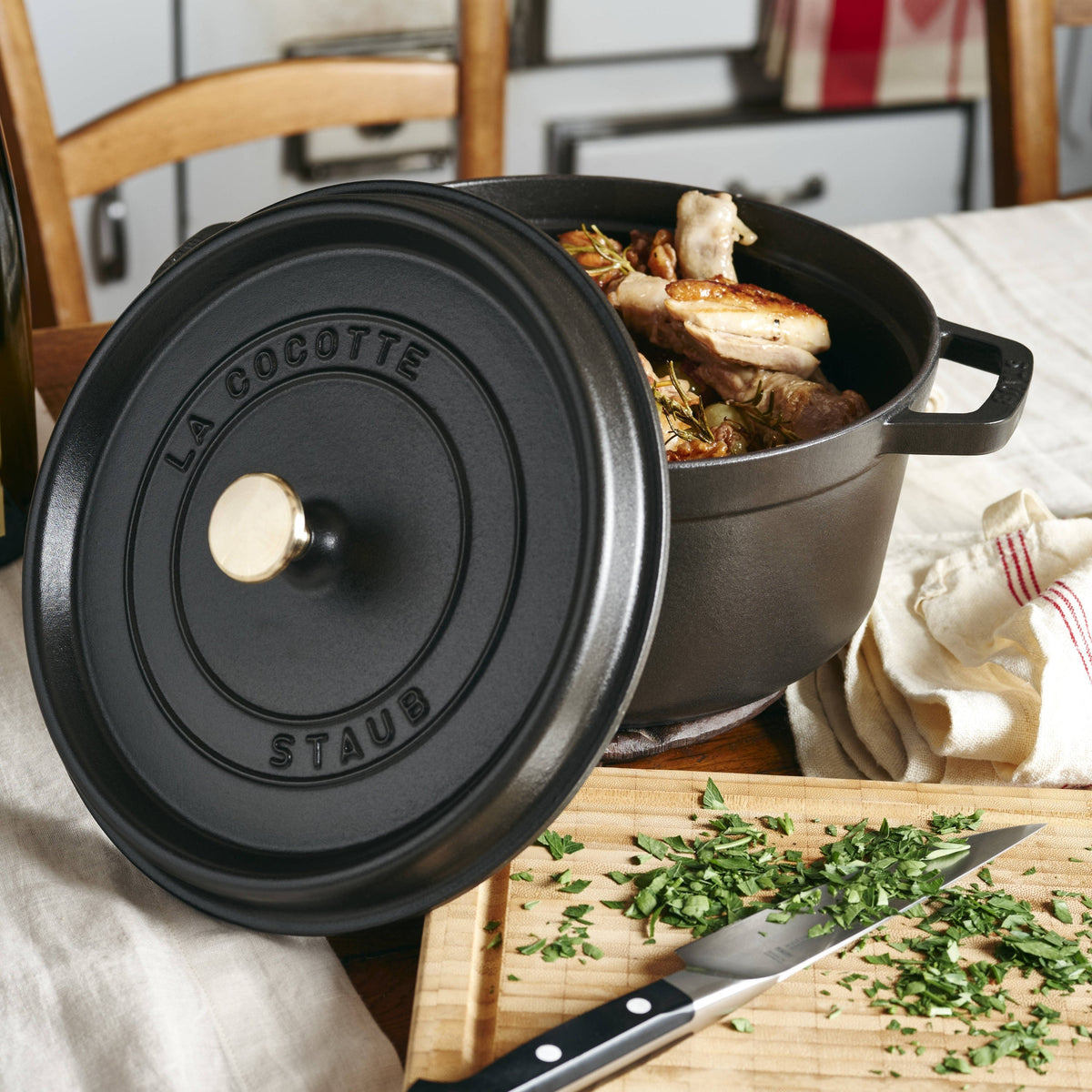 Staub 13.25-quart Matte Black Round Dutch Oven