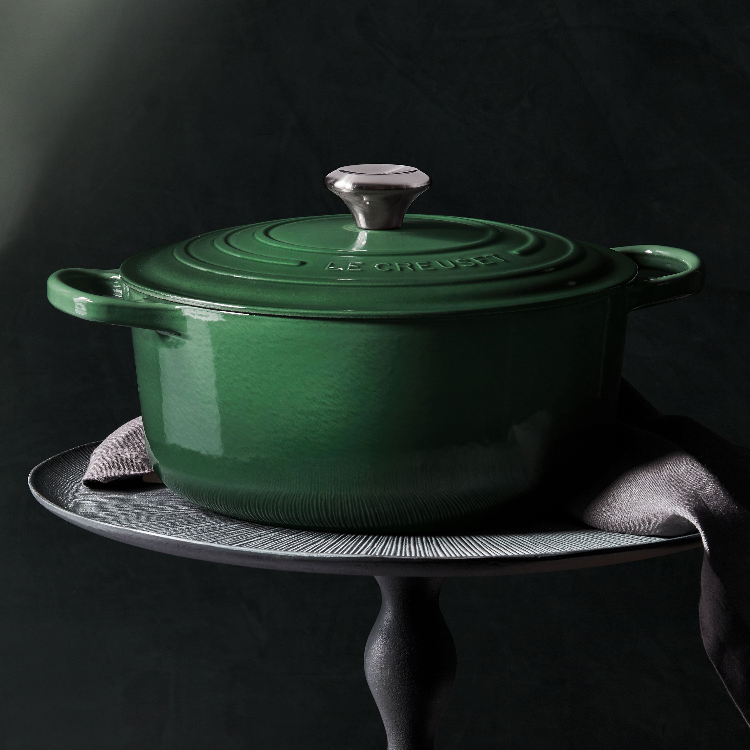 Le Creuset Signature Cast Iron 5.5-quart Artichaut Round Dutch Oven