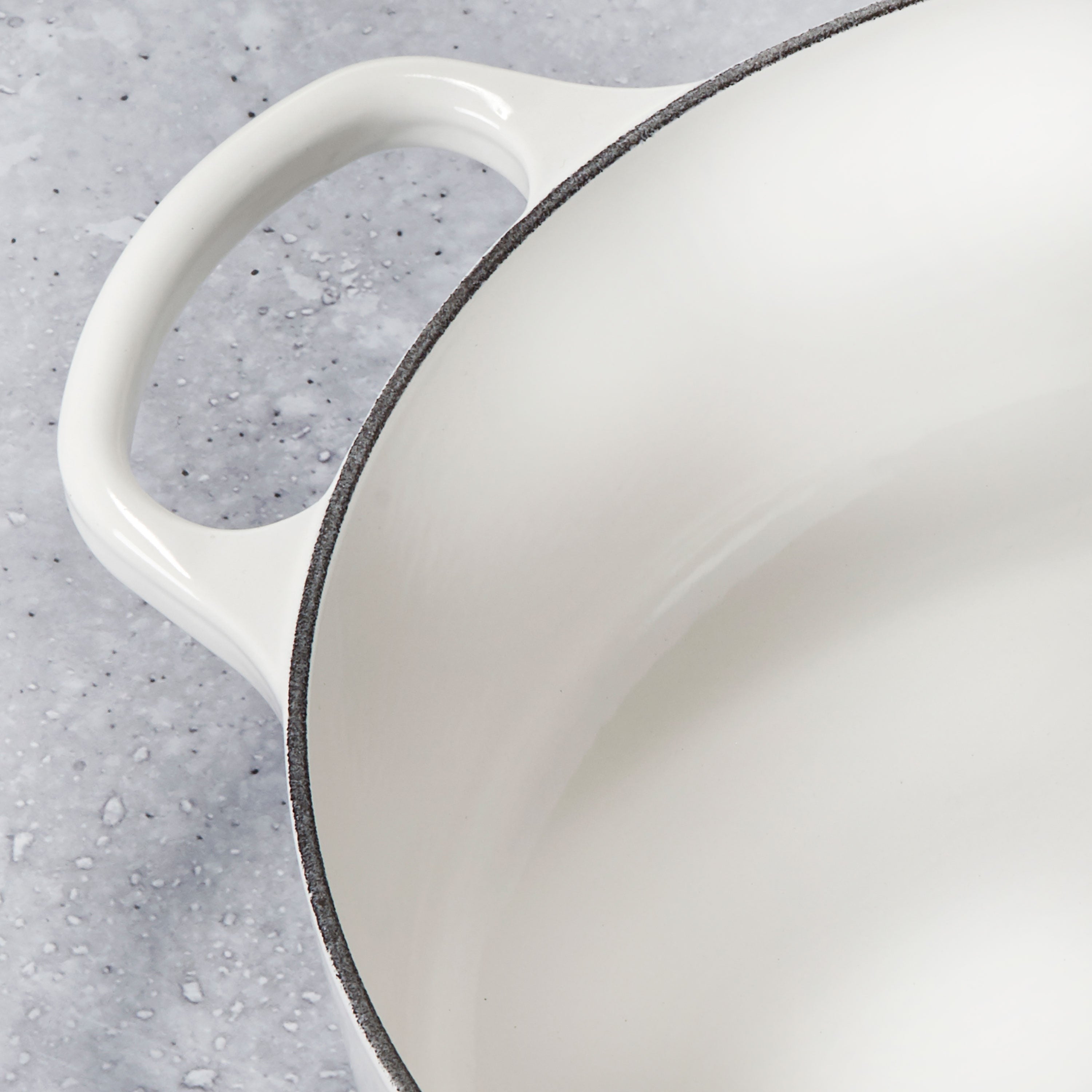 Le Creuset Signature Cast Iron 4.5-quart White Round Dutch Oven