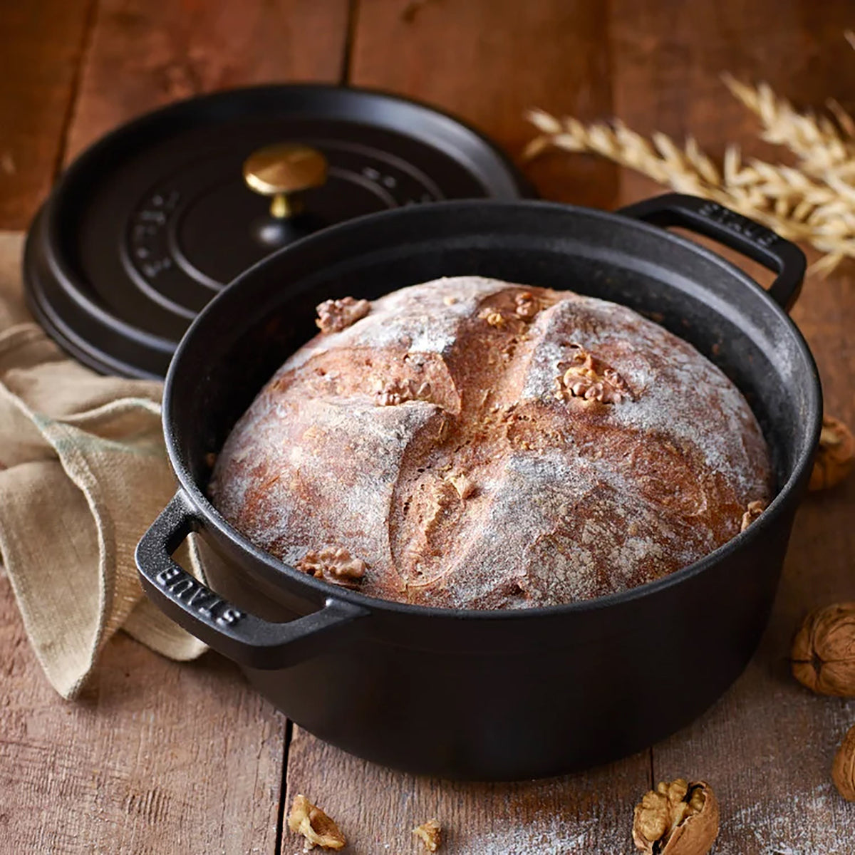 Staub 9-quart Matte Black Round Dutch Oven
