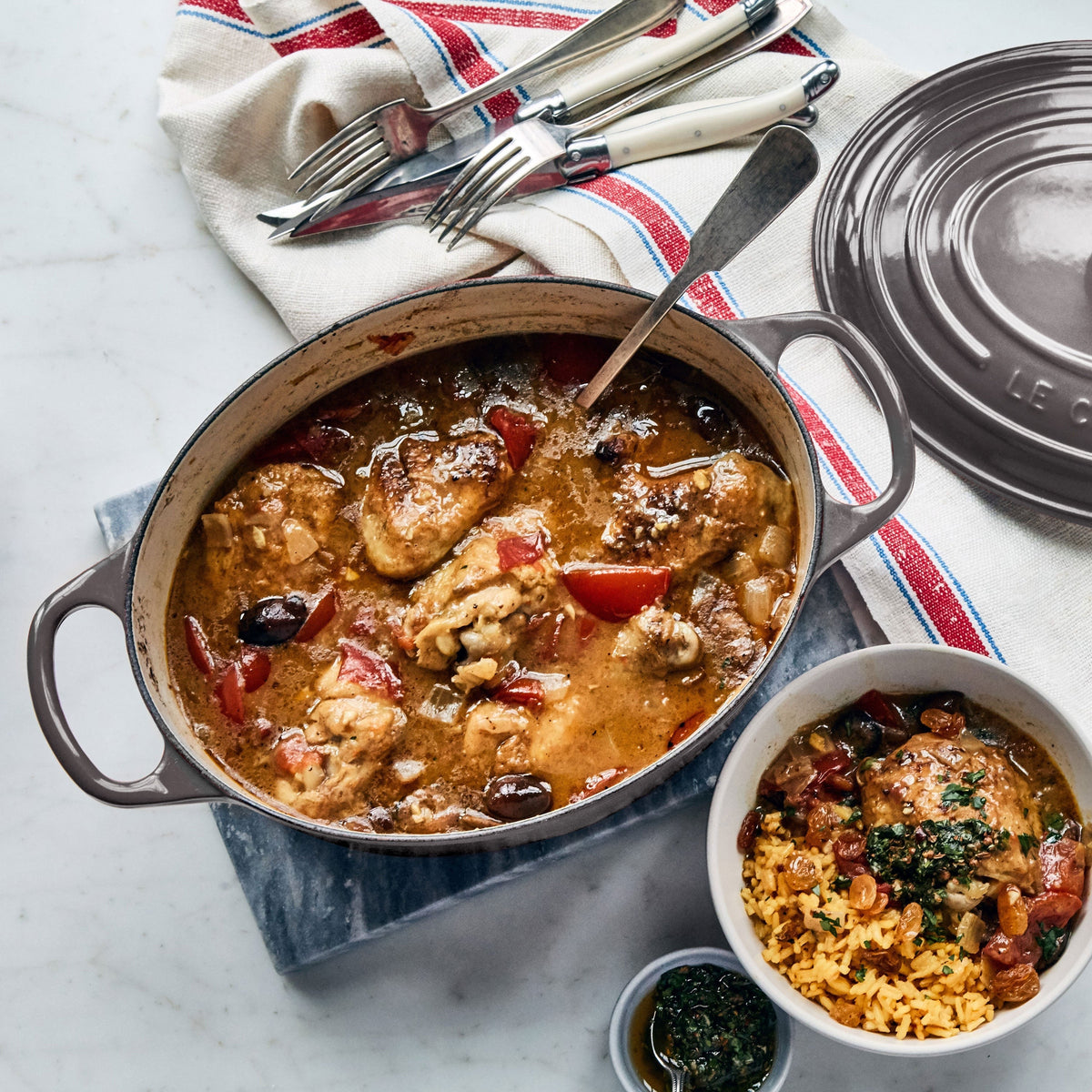 Le Creuset Signature Cast Iron 5-quart Oyster Oval Dutch Oven