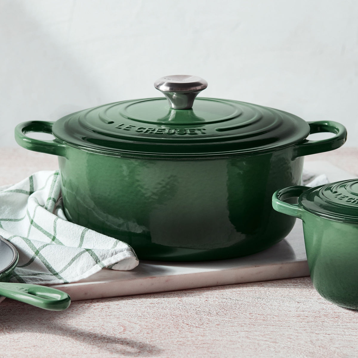 Le Creuset Signature Cast Iron 5.5-quart Artichaut Round Dutch Oven