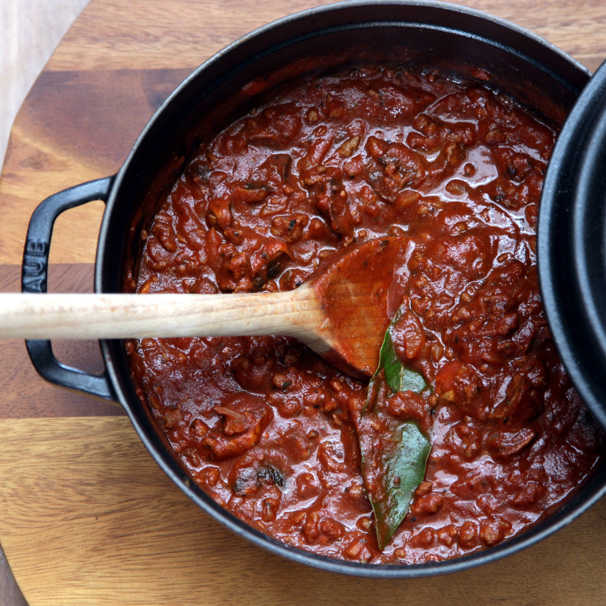 Staub 9-quart Matte Black Round Dutch Oven