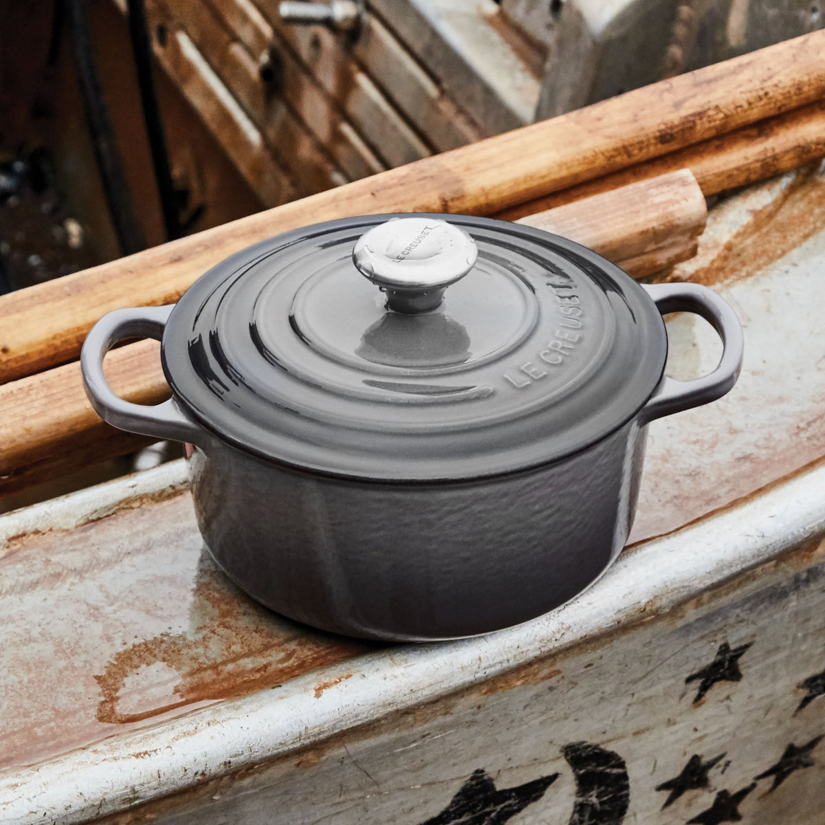 Le Creuset Signature Cast Iron 2-quart Oyster Round Dutch Oven