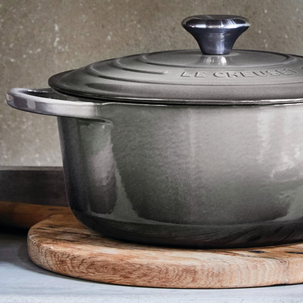 Le Creuset Signature Cast Iron 5.5-quart Oyster Round Dutch Oven