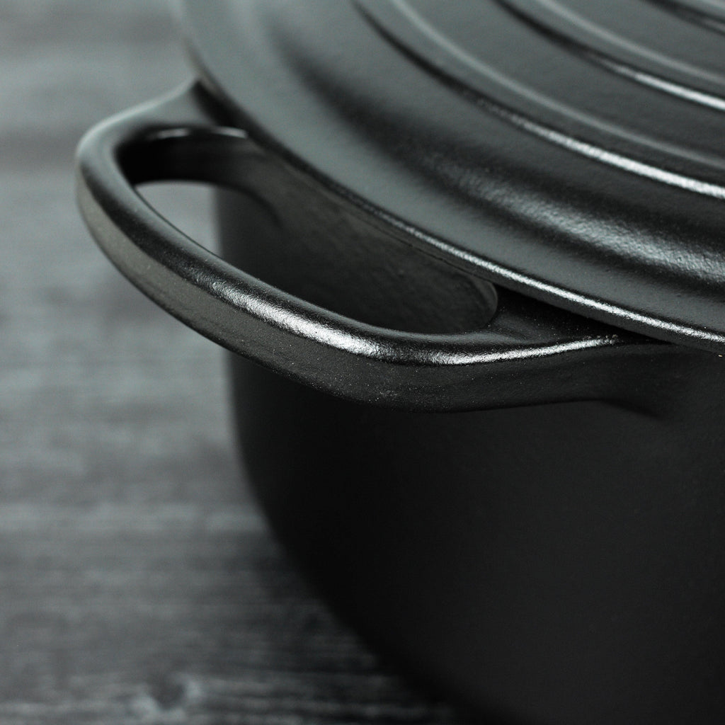 Le Creuset Signature Cast Iron 7.25-quart Licorice Round Dutch Oven