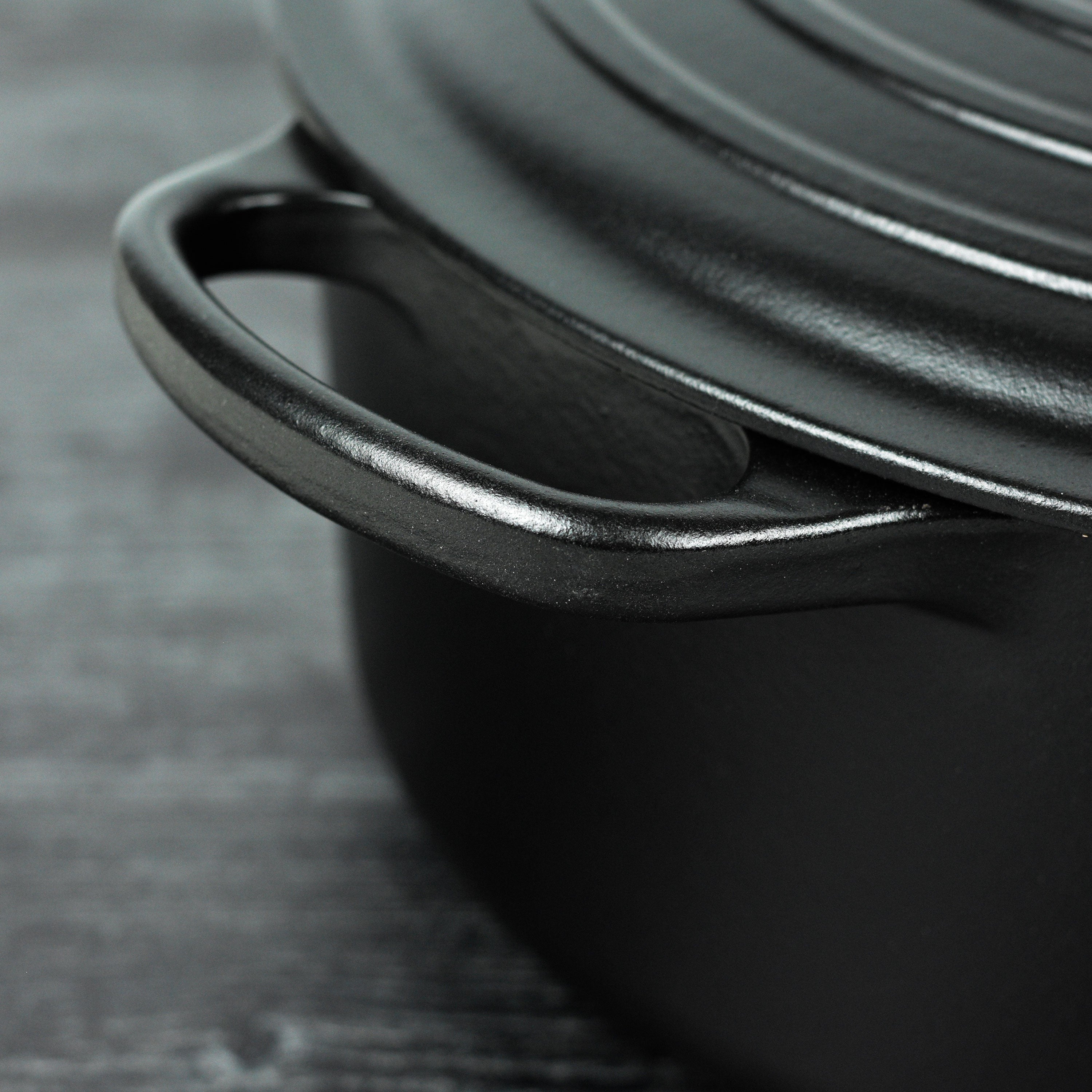 Le Creuset Signature Cast Iron 7.25-quart Licorice Round Dutch Oven