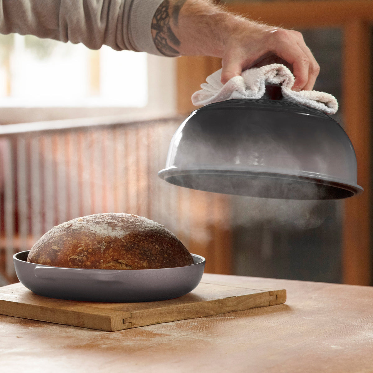 Le Creuset Signature Cast Iron 9.5" Oyster Bread Oven