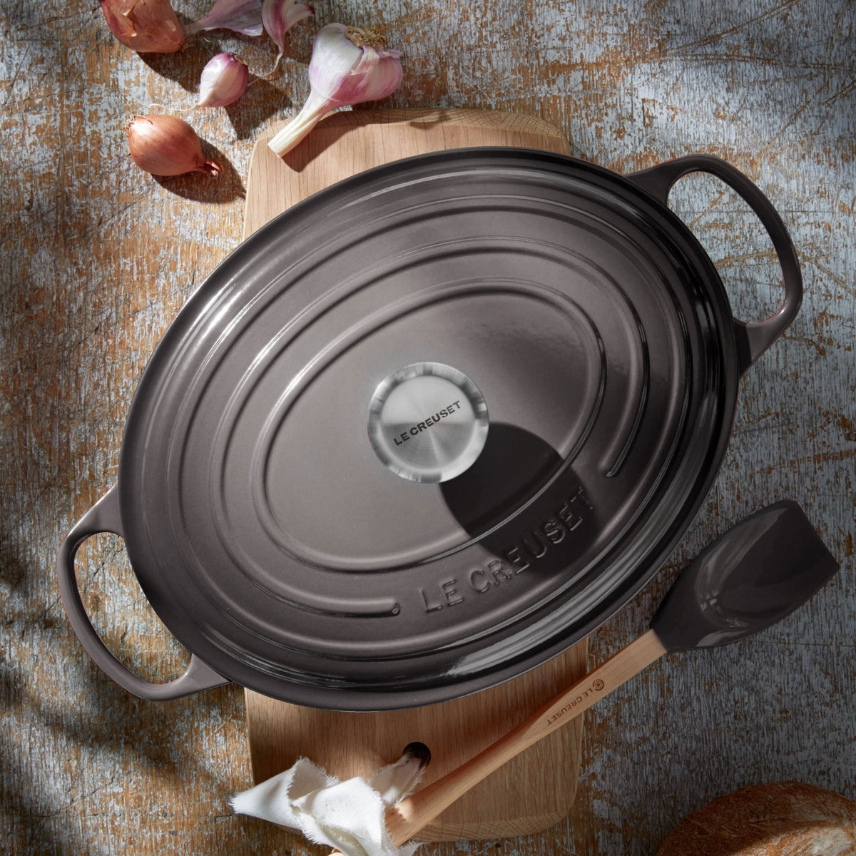 Le Creuset Signature Cast Iron 2.75-quart Oyster Oval Dutch Oven