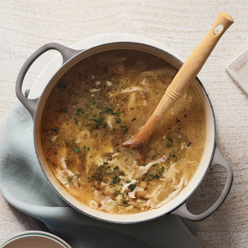 Le Creuset Signature Cast Iron 9-quart Oyster Round Dutch Oven