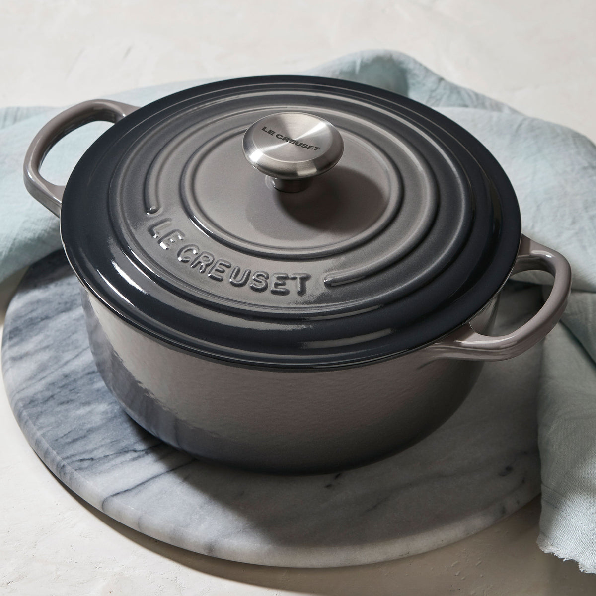 Le Creuset Signature Cast Iron 3.5-quart Oyster Round Dutch Oven & Cookbook Set
