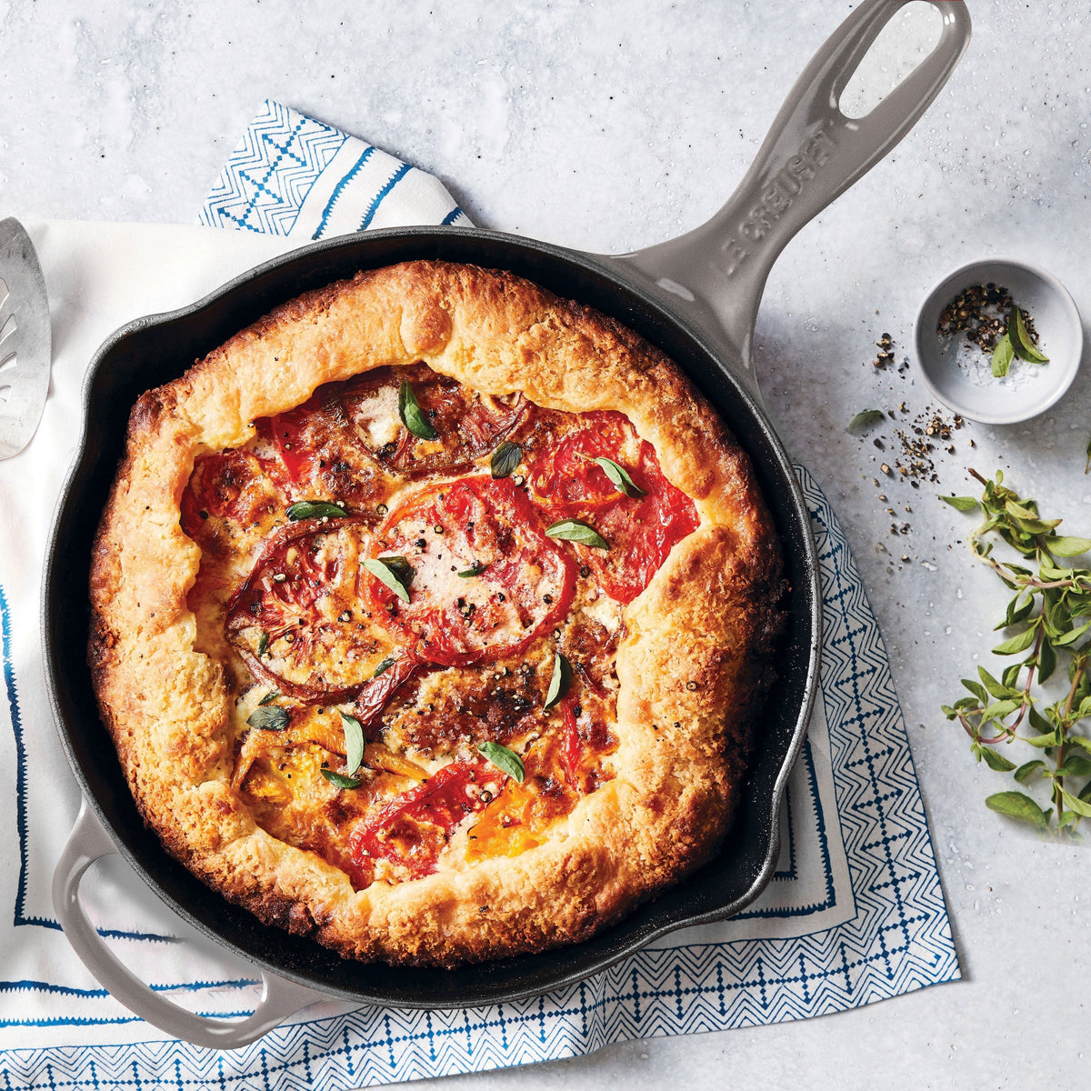 Le Creuset Signature Cast Iron 9" Oyster Skillet