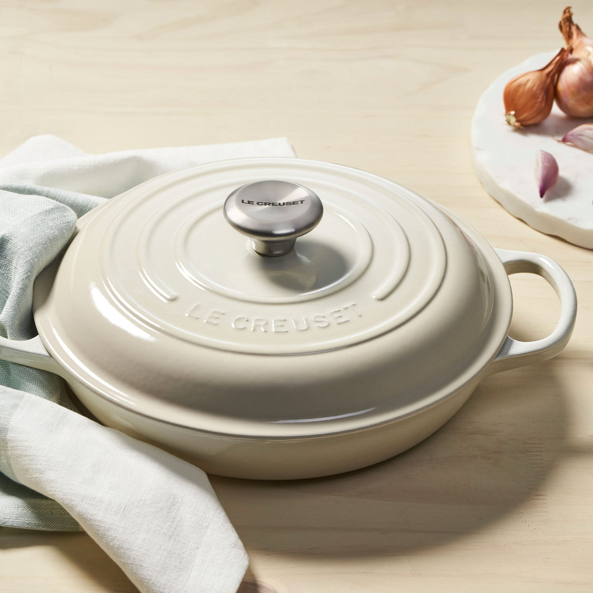 Le Creuset Signature Cast Iron 3.5-quart Meringue Braiser