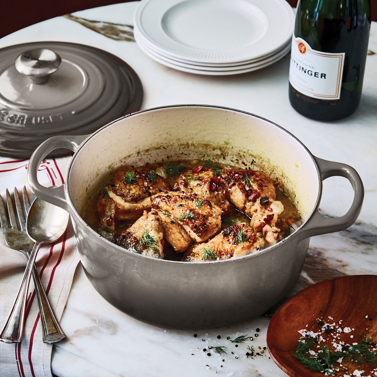 Le Creuset Signature Cast Iron 2-quart Oyster Round Dutch Oven
