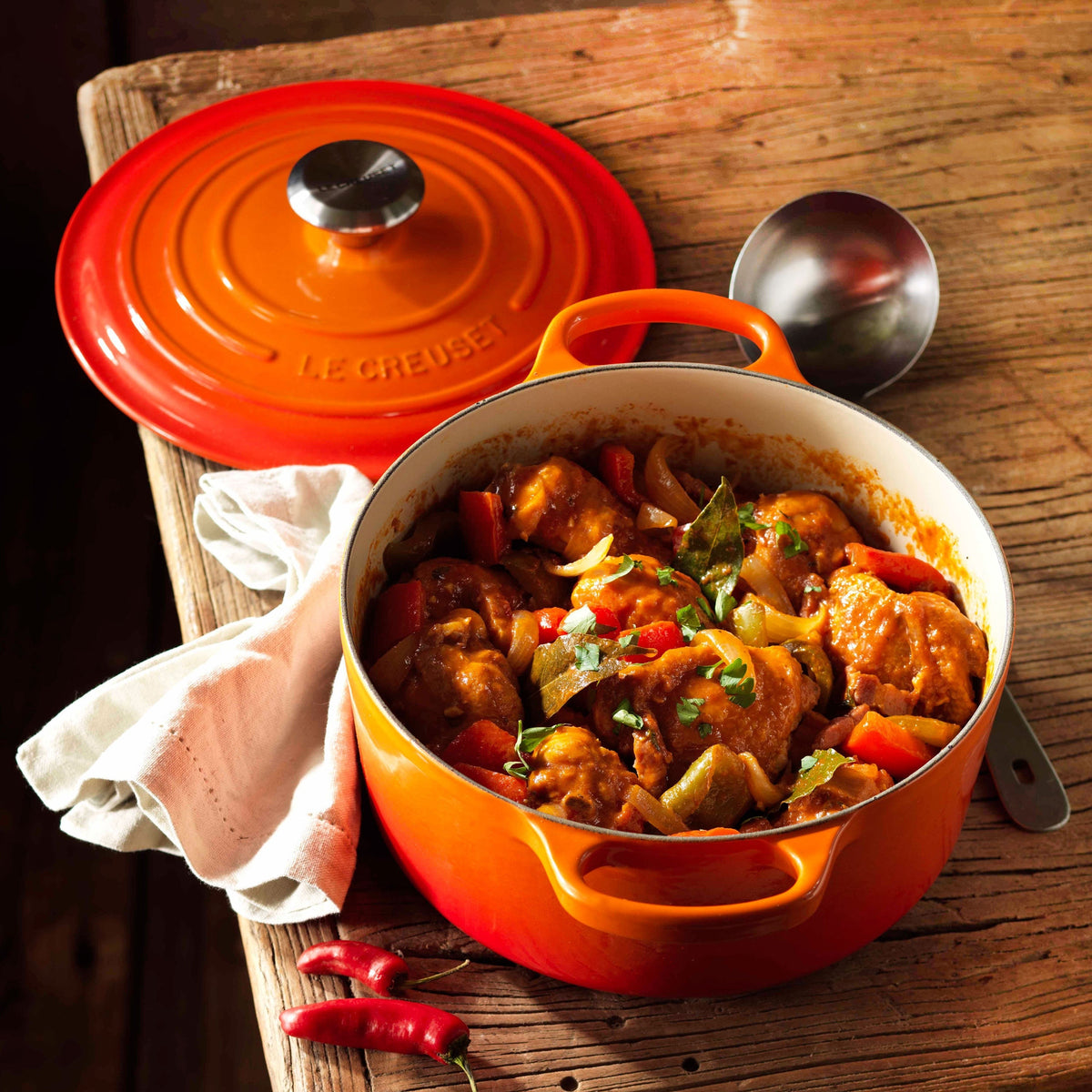 Le Creuset Signature Cast Iron 4.5-quart Flame Round Dutch Oven